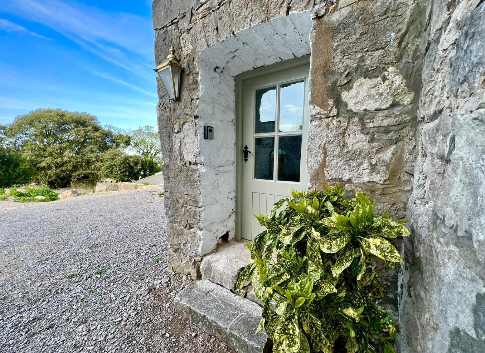 Tan-Yr-Ogo Gate Lodge, Gwrych Castle Llanddulas Exterior foto